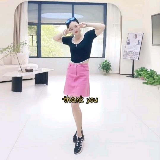 有梦想卖科技运动鞋的小姐姐