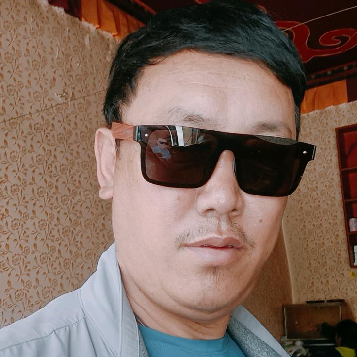 后藏男孩