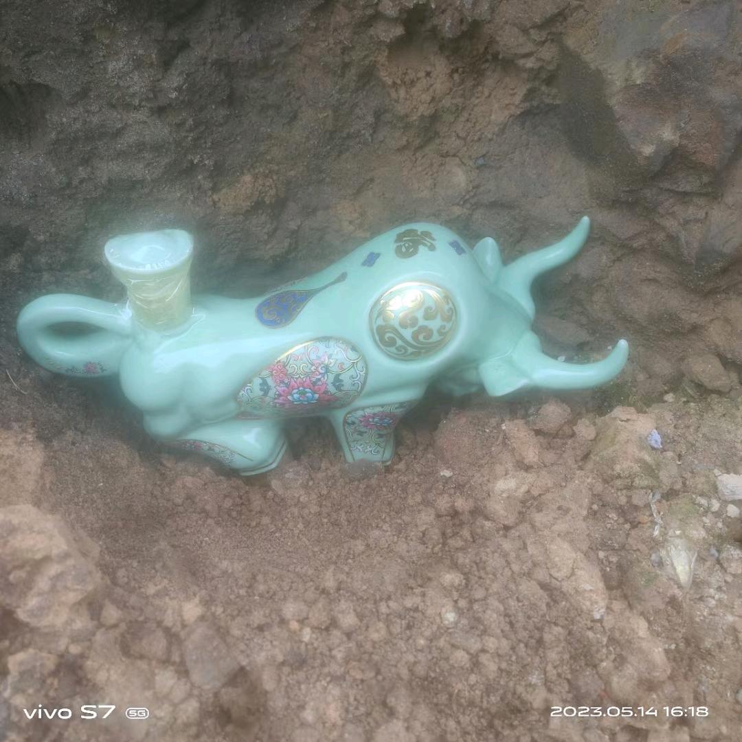 孝子床前一碗水，胜过坟前万堆灰