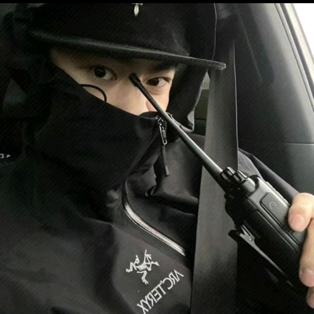 西伯利亚巨狗捏爆奥特曼🌈