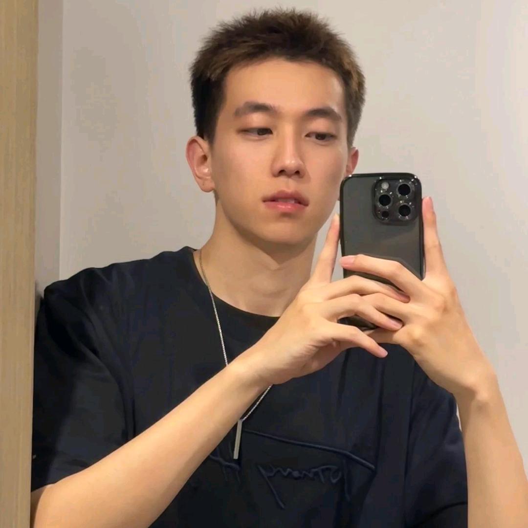 大口吃香菜