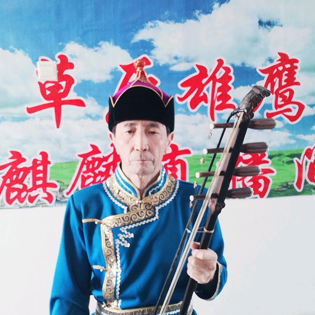 四胡音乐老师：🎵包