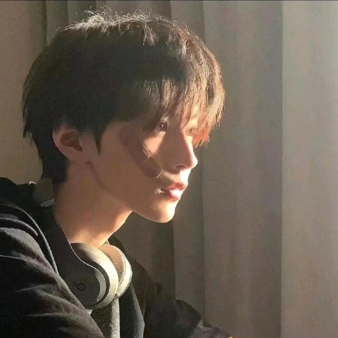 小Z跑刀（三角洲纯绿鼠鼠）