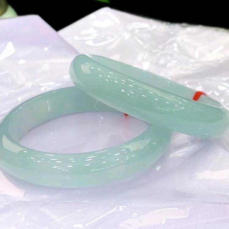 玉镯-艾小姐