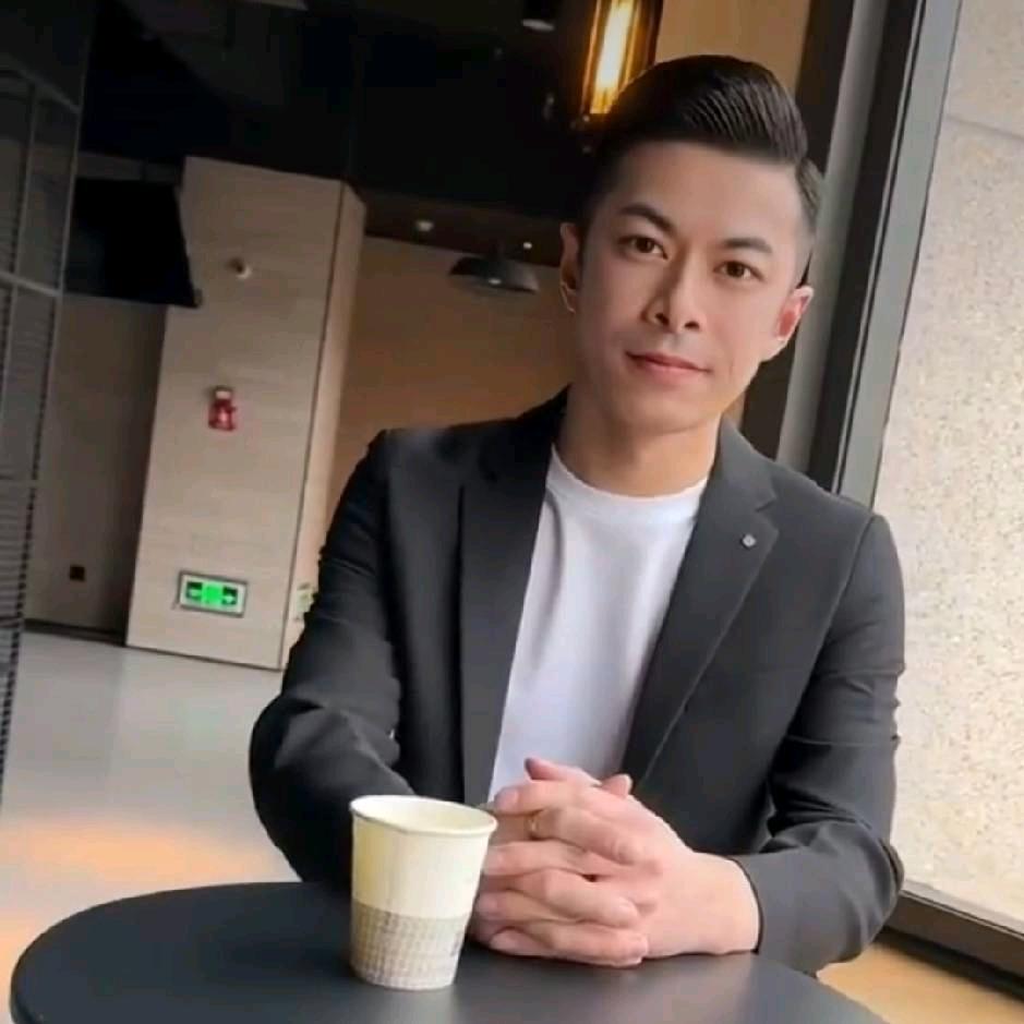 小卢🚘🏠⛴️🛥️🏍️