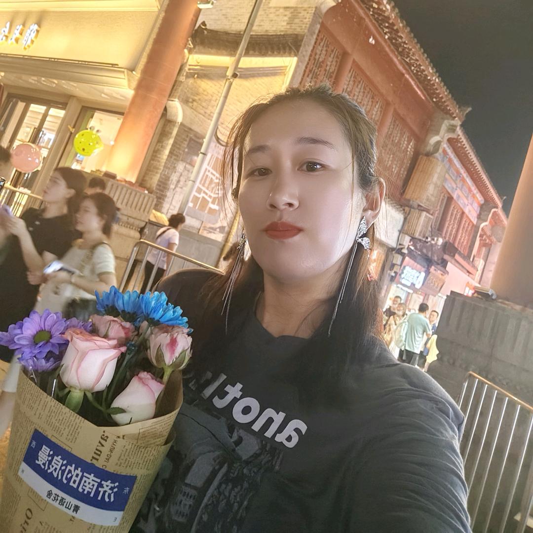 焱鼎火锅老板娘