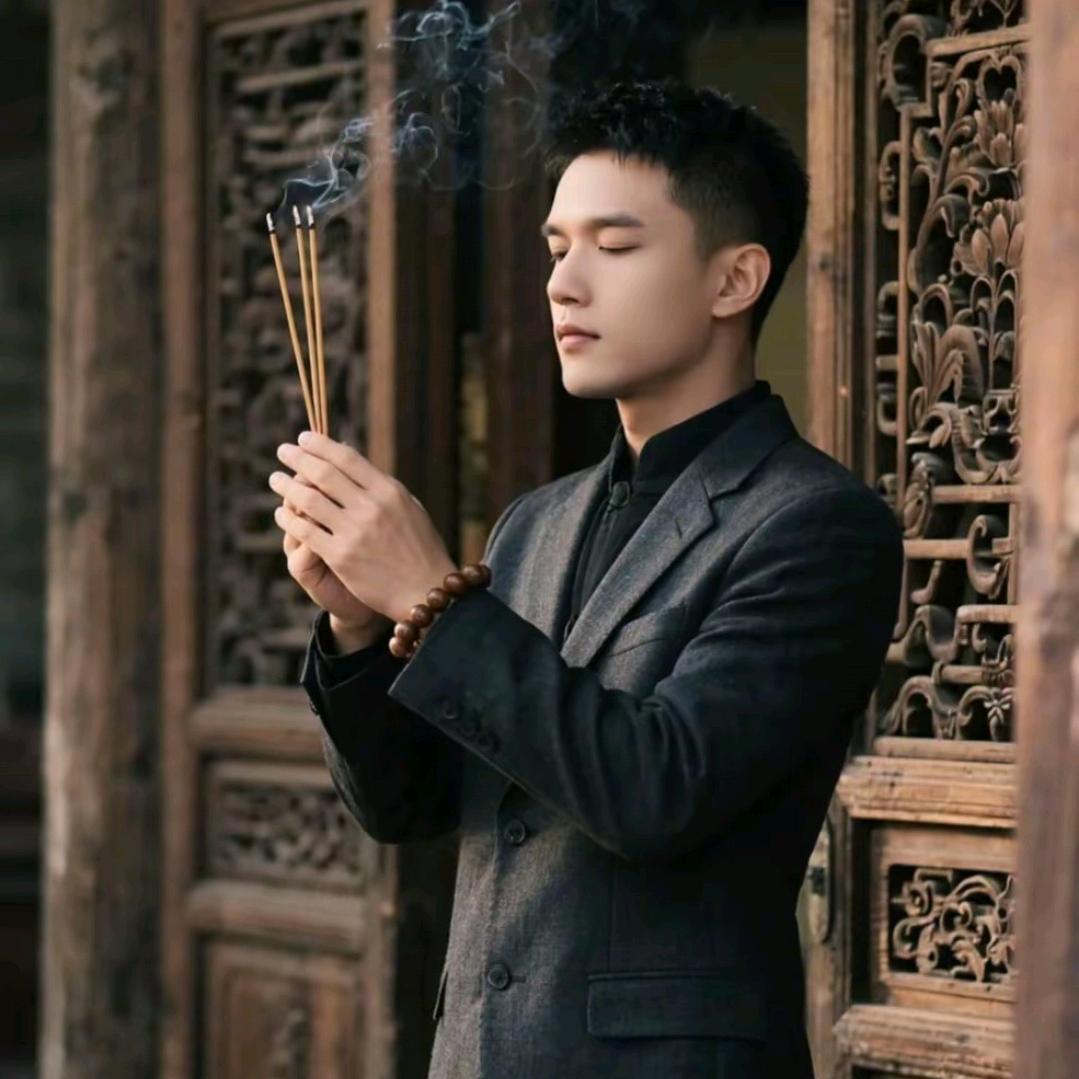 @ 蹦蹦 癫癫  🤺