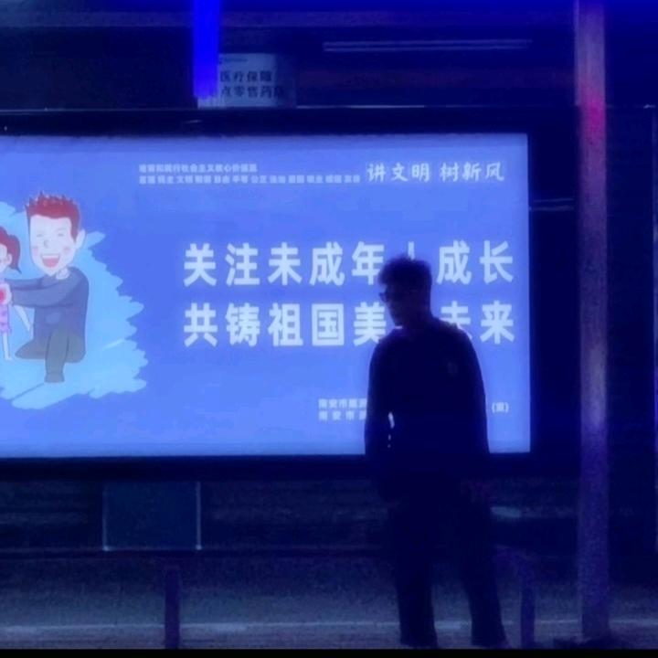 申屠逸斐