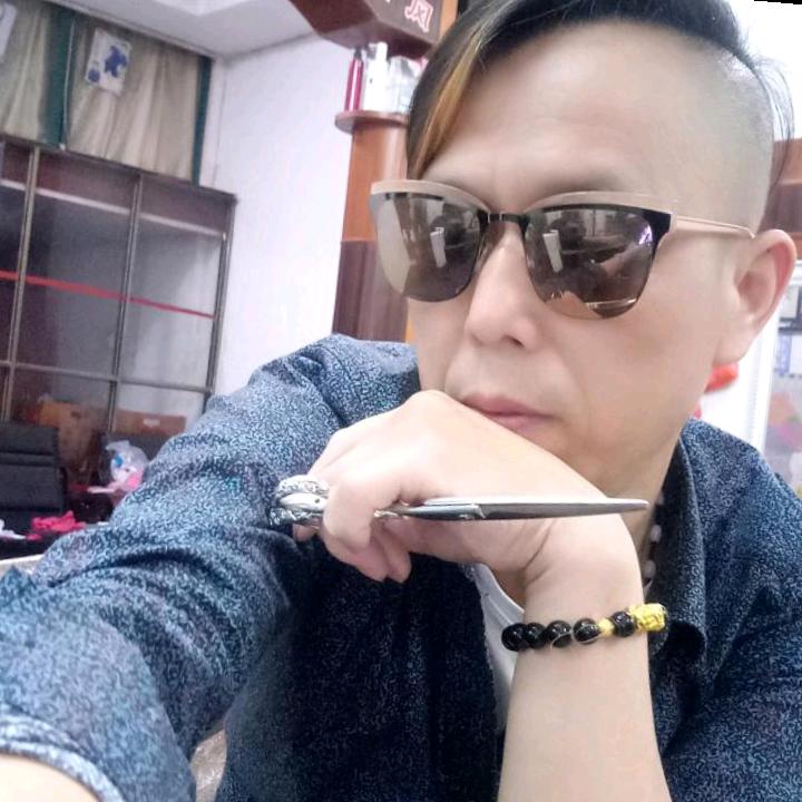 宏伟烫染创始人，