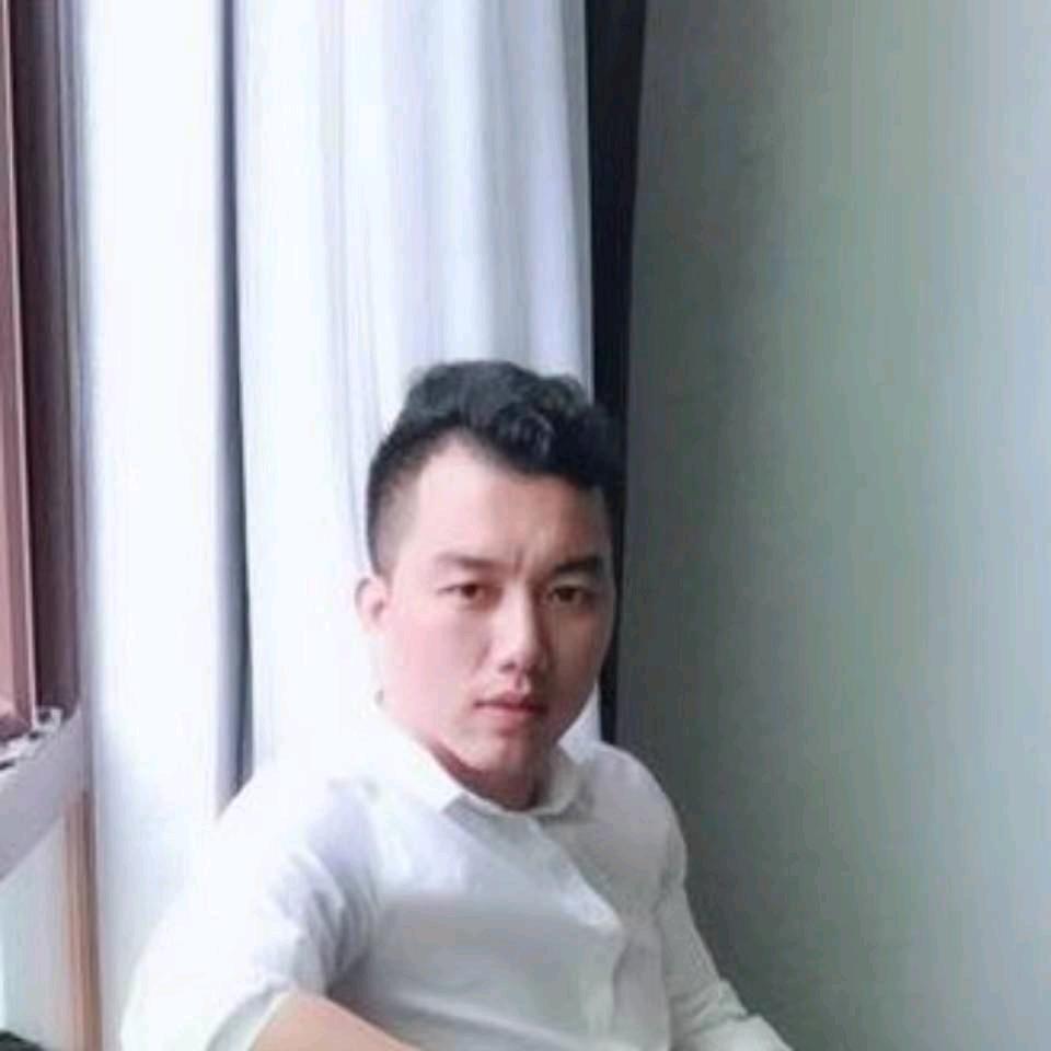 广东城港之星 蜂窝大板照明何佳杰