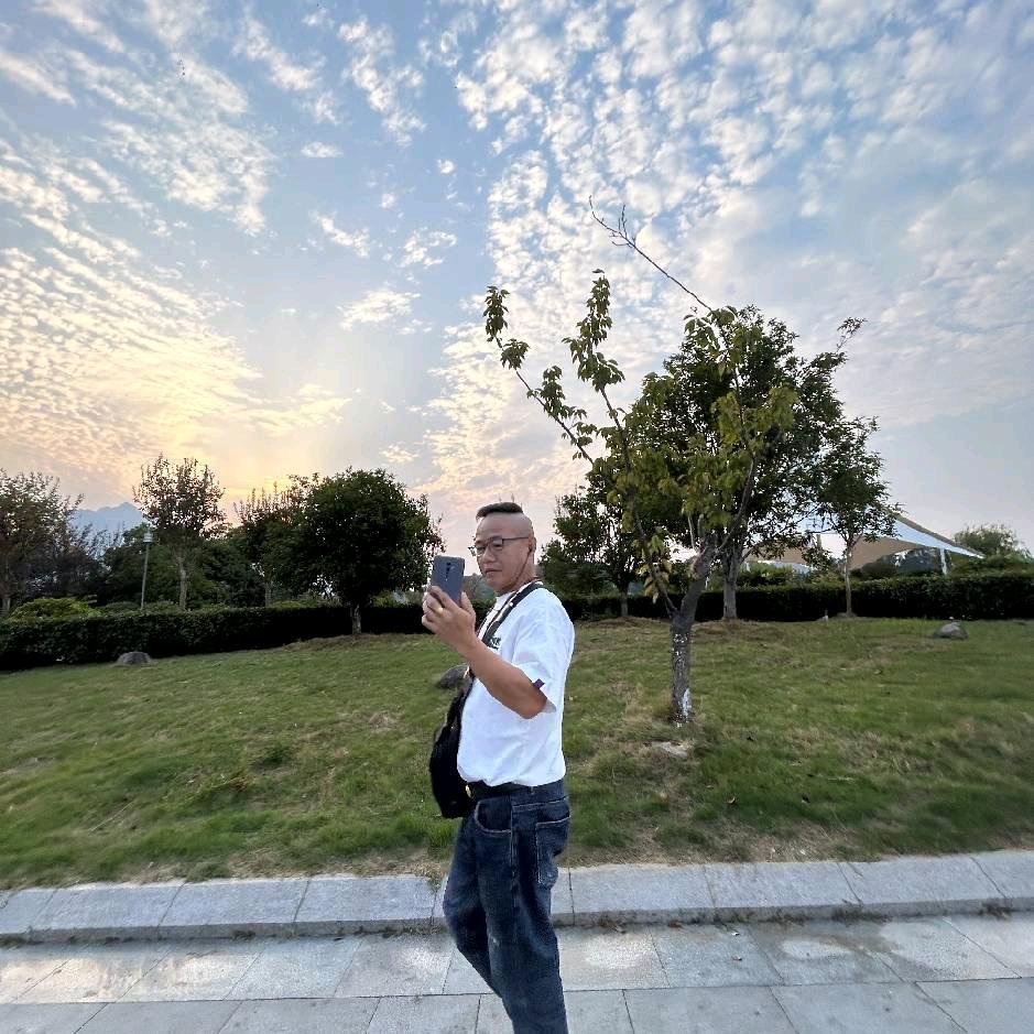 刘义胜：乐队。红白喜事一条龙服务中心。