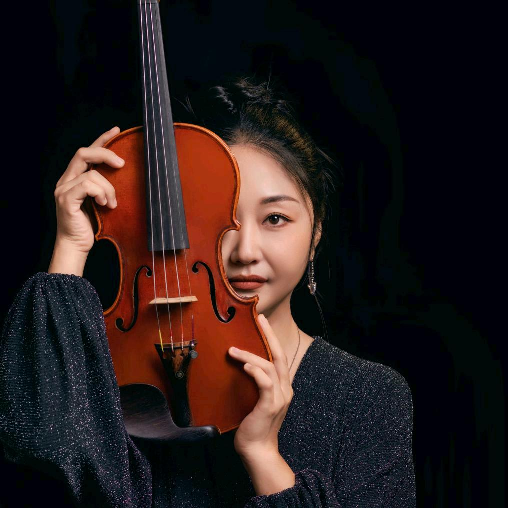 Effie Violinist