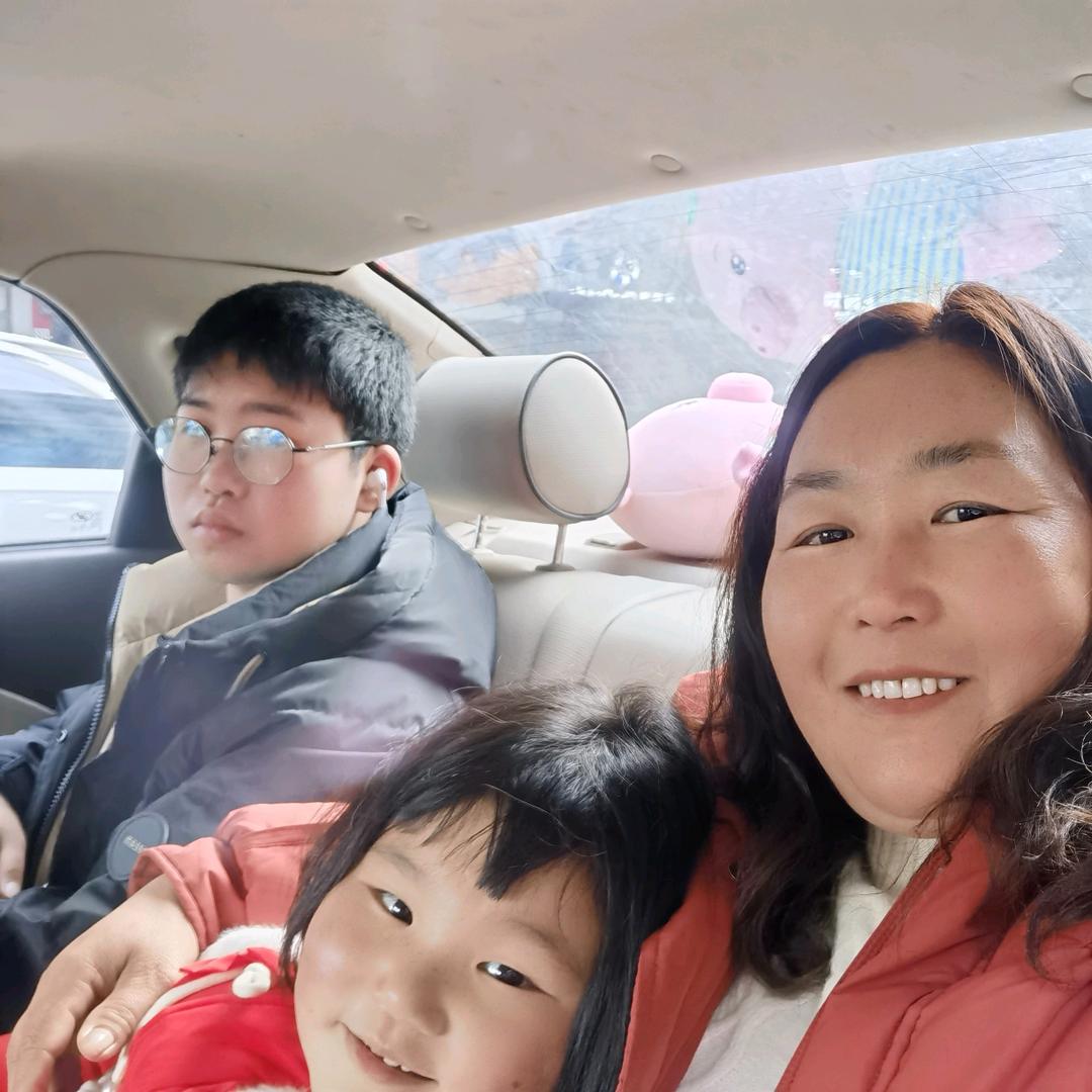 徐幺妹，中江县富兴镇养兔子