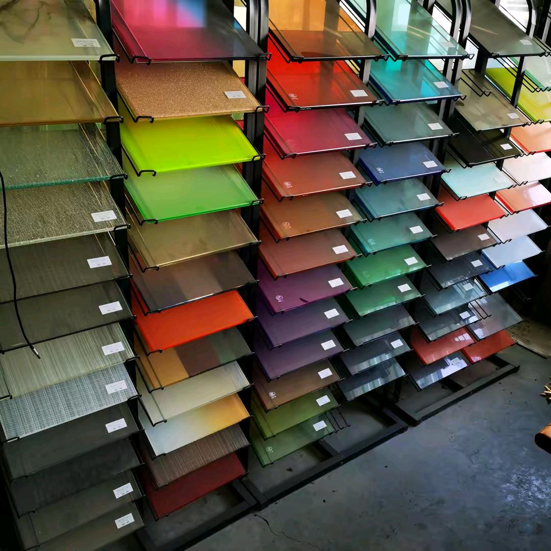 专业加工定做家具展柜玻璃安裝  工程玻璃