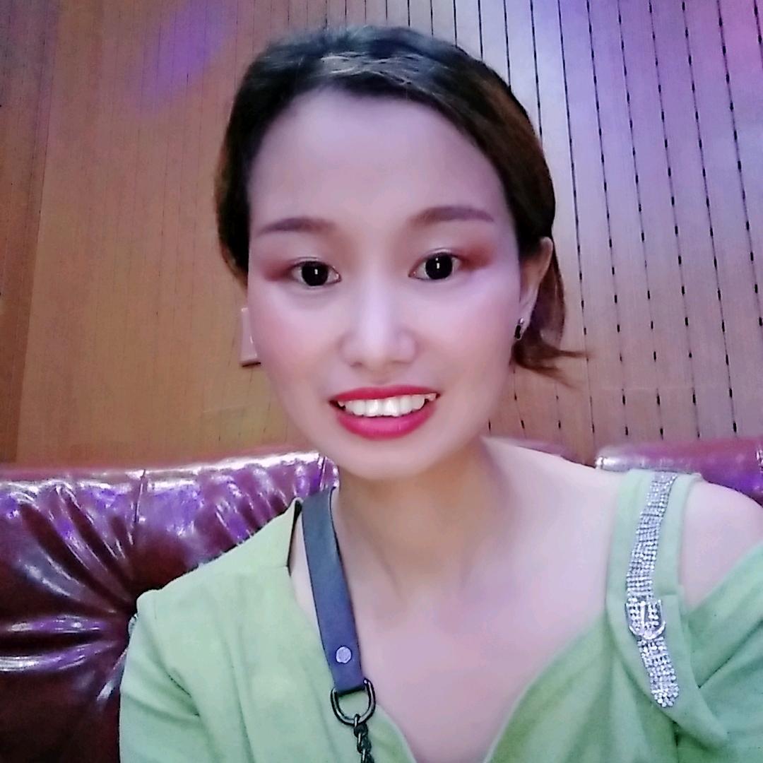 依依