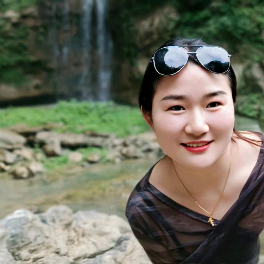 龙山玲丽化妆培训—田群