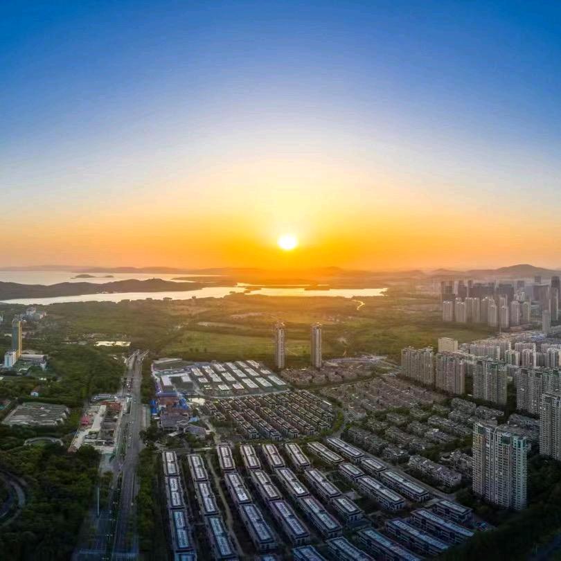 无锡主城一线湖景大平层.