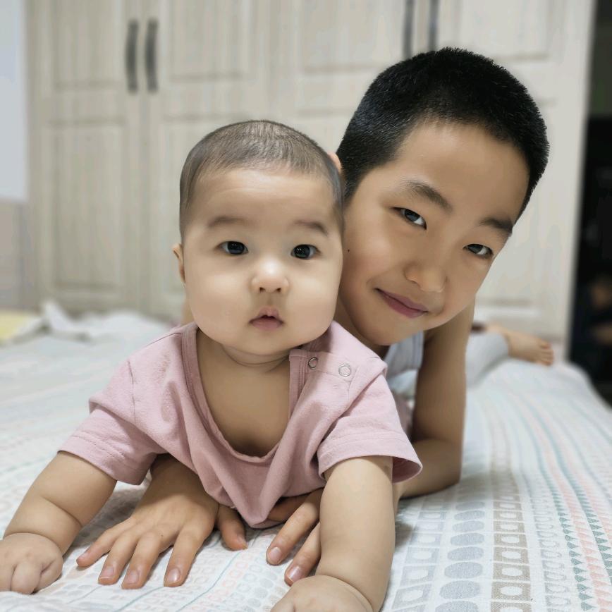 沐沐大哥和他的小弟