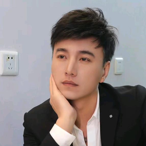 李 楷 锋 ¹⁰⁰³
