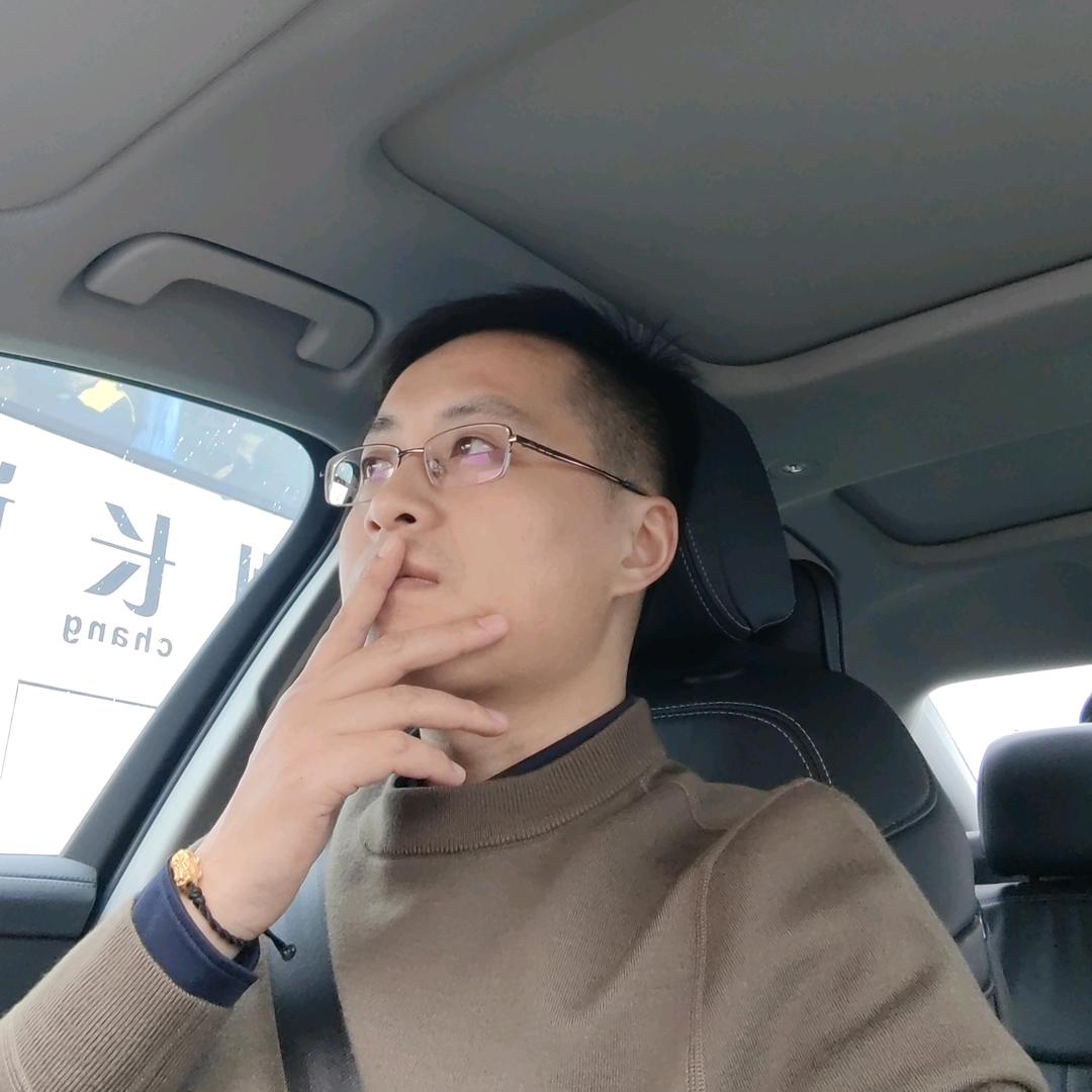 在打高尔夫的蒸汽火车