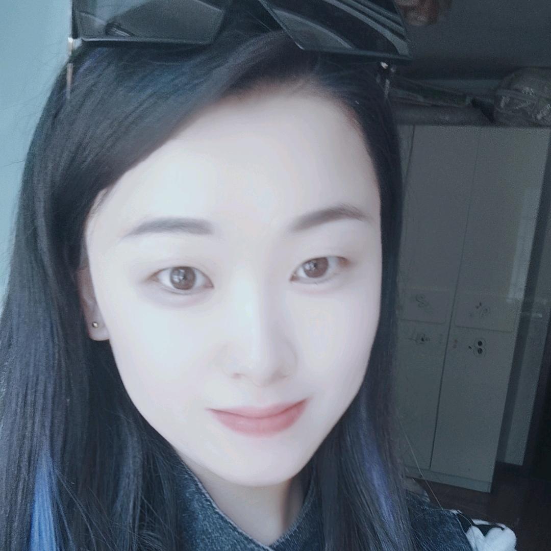 摆地摊的小姐姐