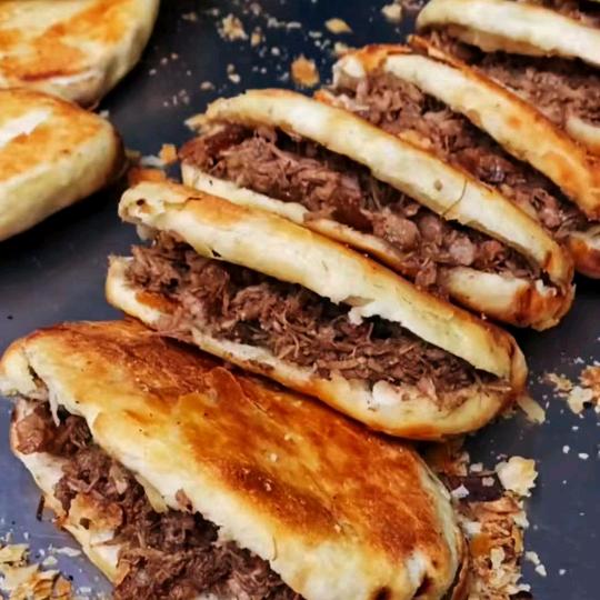 马奔肉夹馍，现压荞面饸络