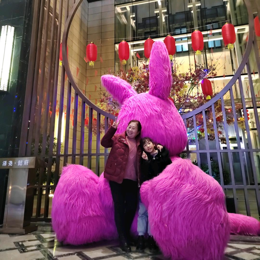 李华英