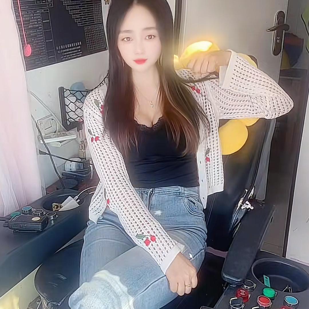 塔吊司机小丫头