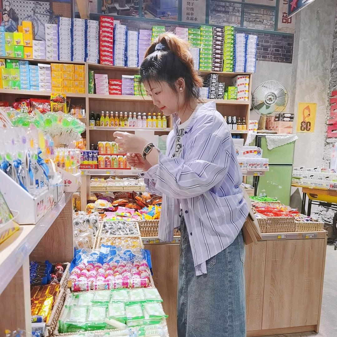 茜然