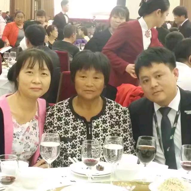 AAA房产中介 栗哥