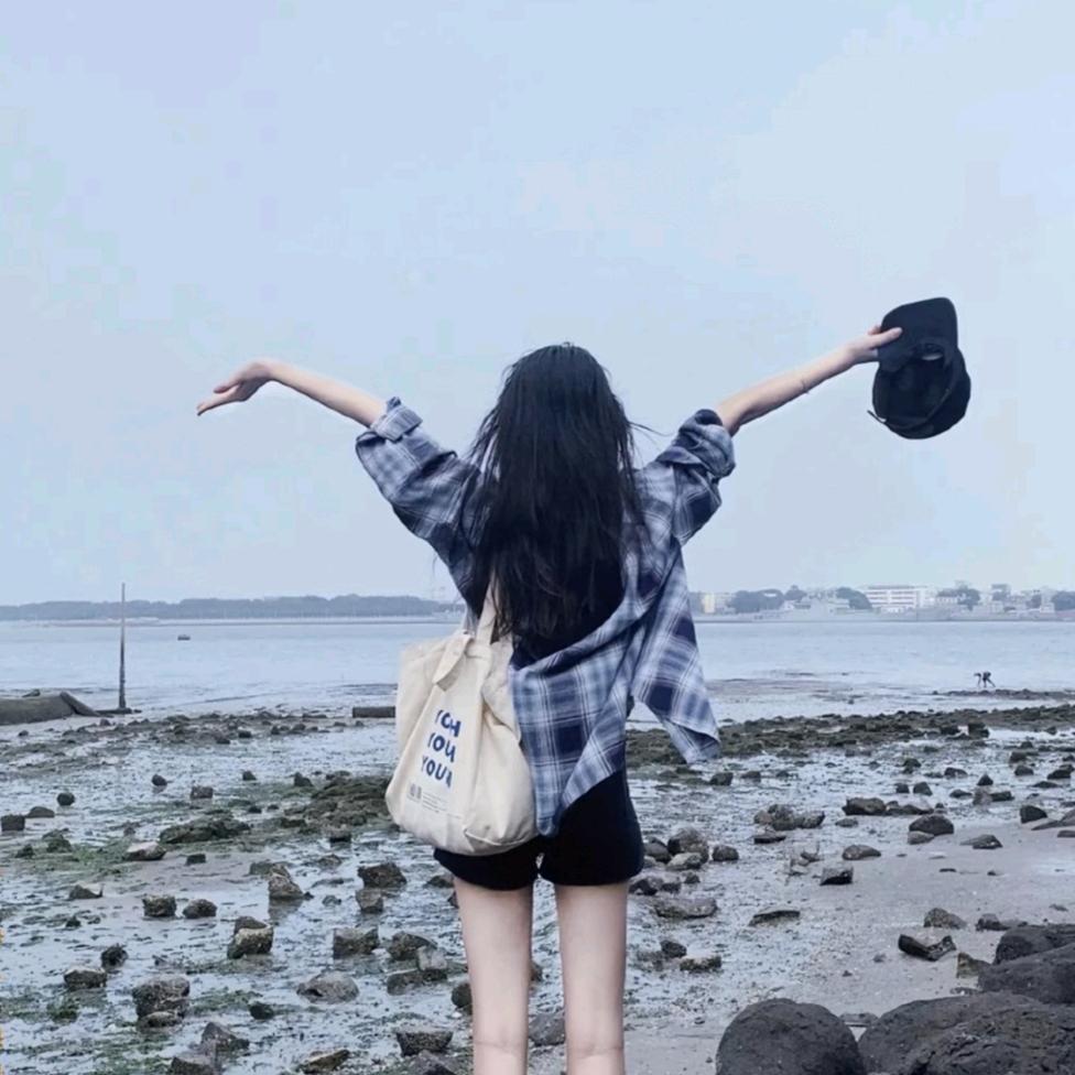 佯装执着