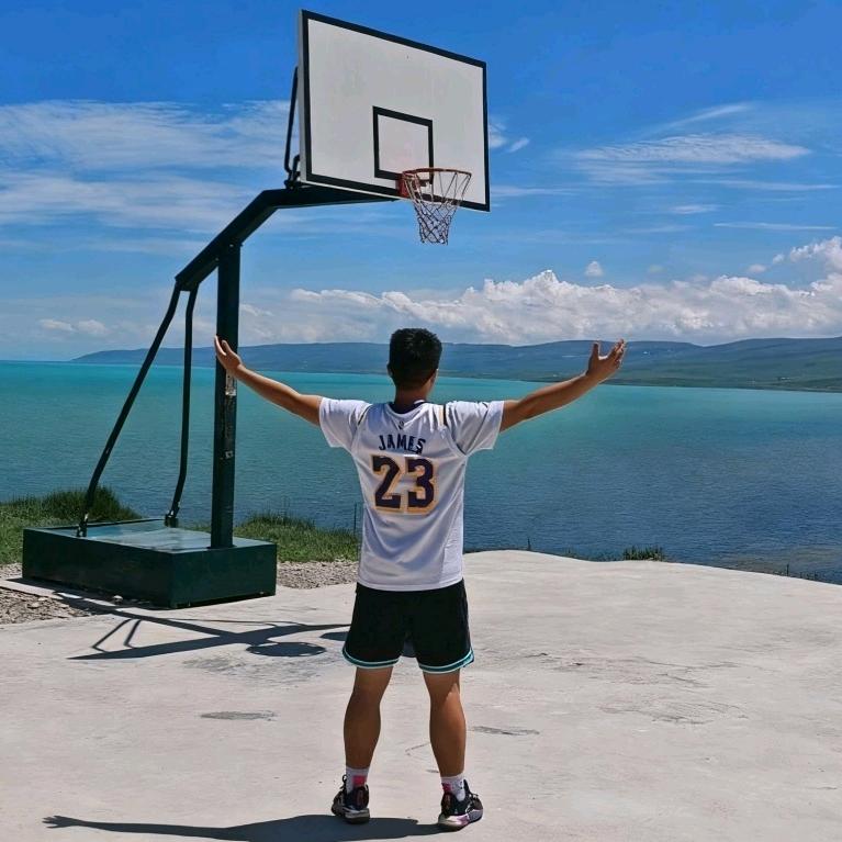 🇨🇳不会中投🏀的小聂💫