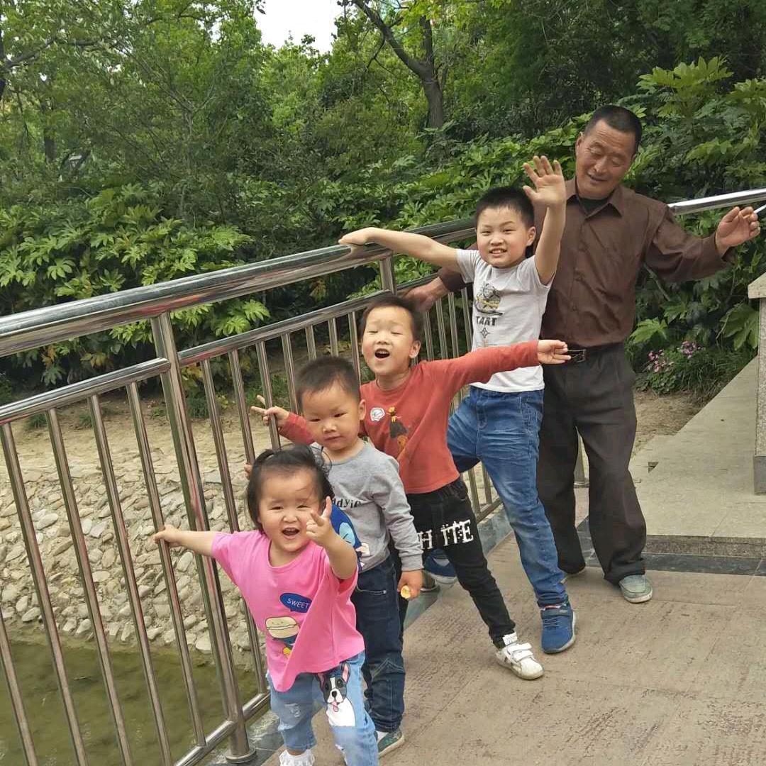 大牛奶奶。