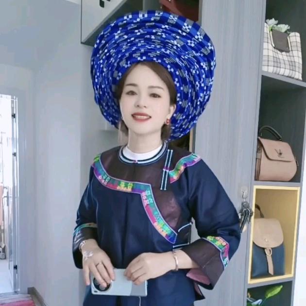 佳梅布依民族服饰