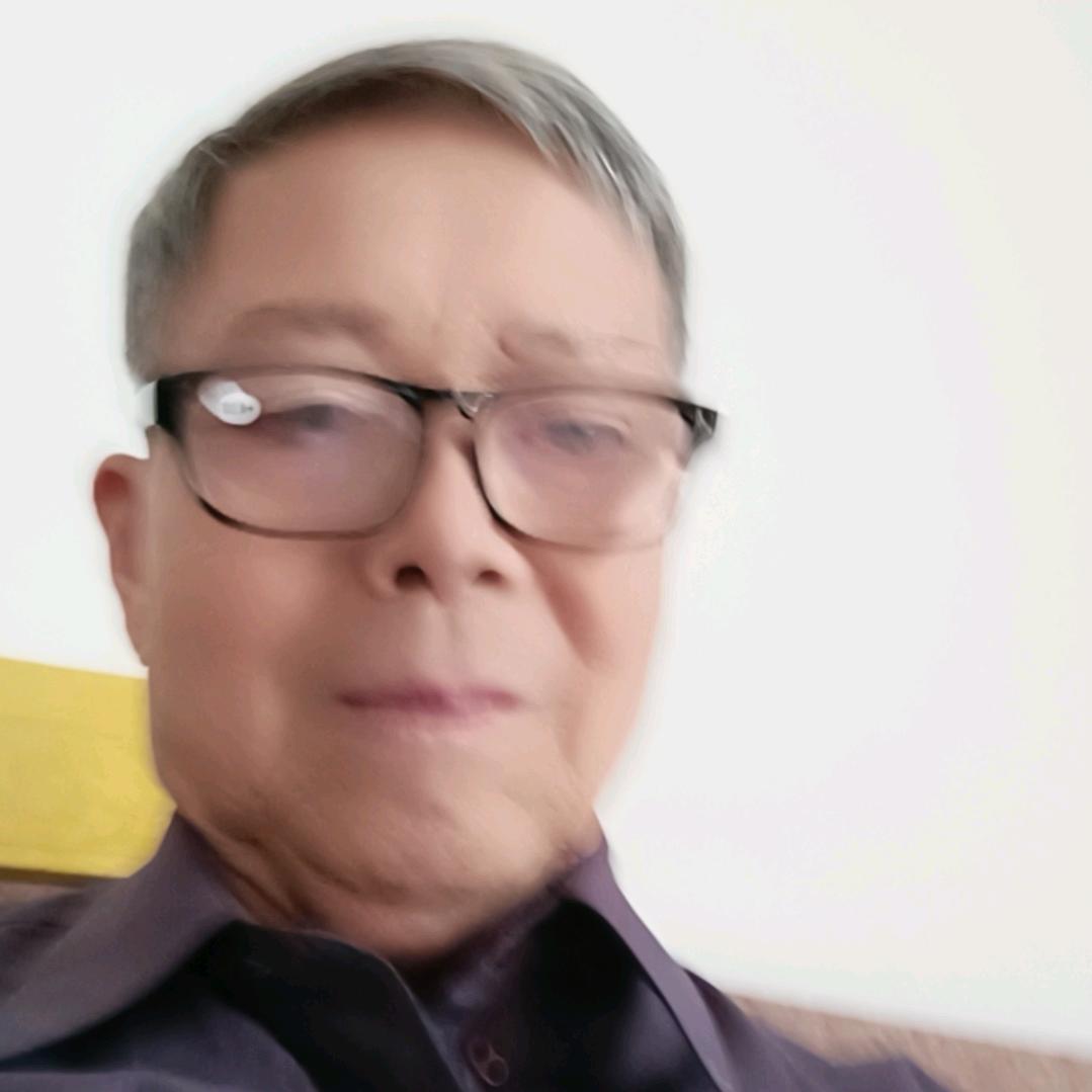 大山晨光雨露东升，