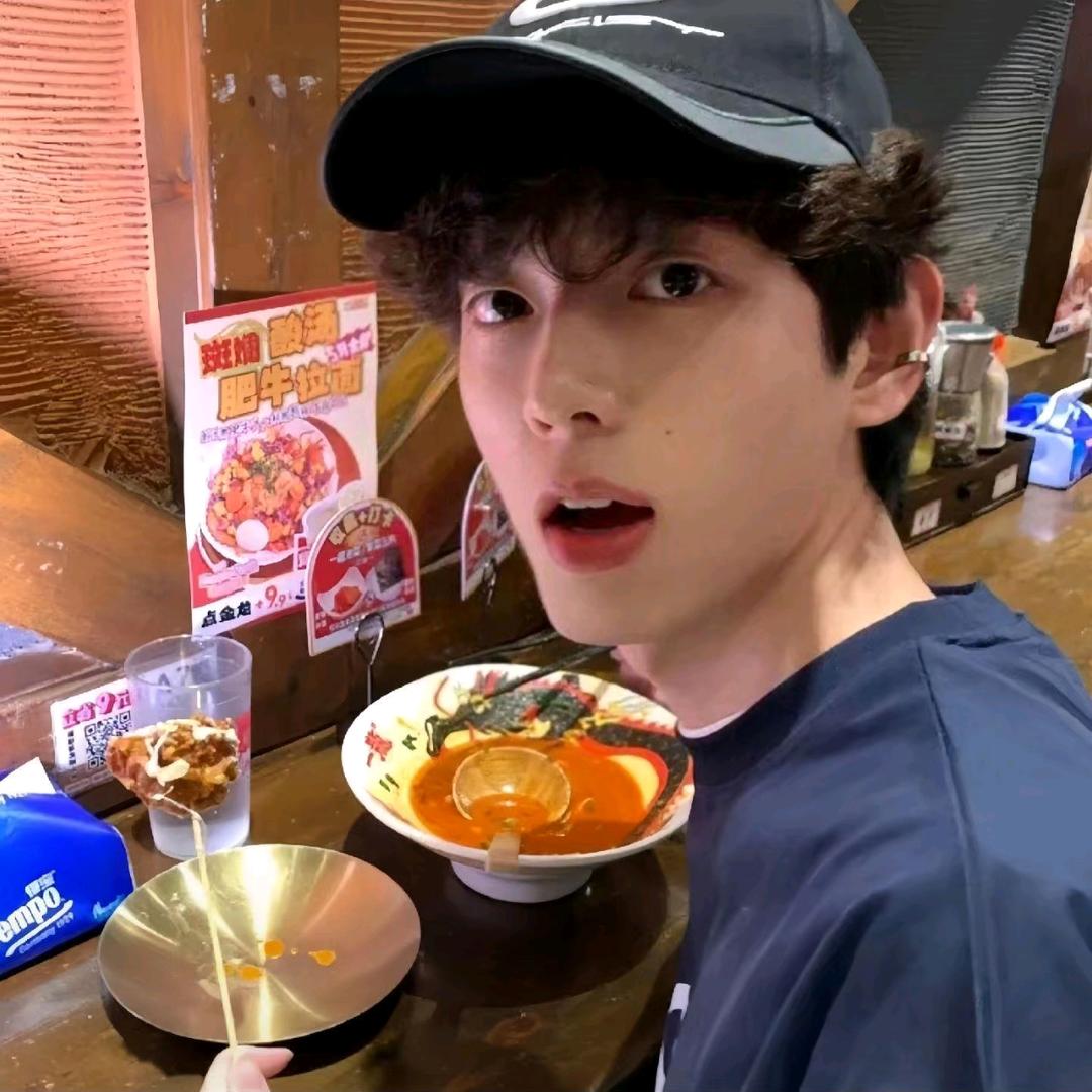 小黄.