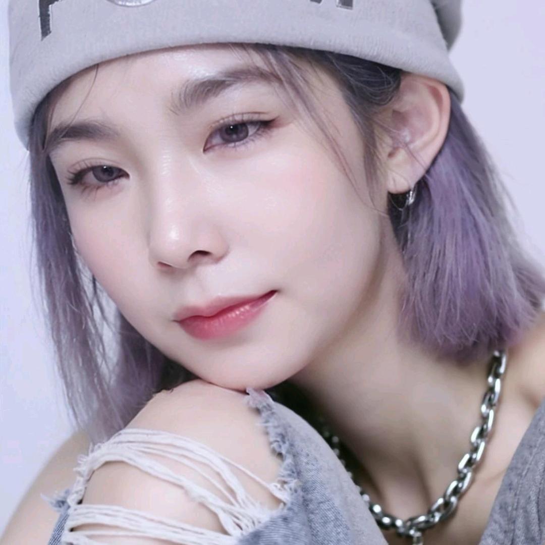 捂住胸口痛