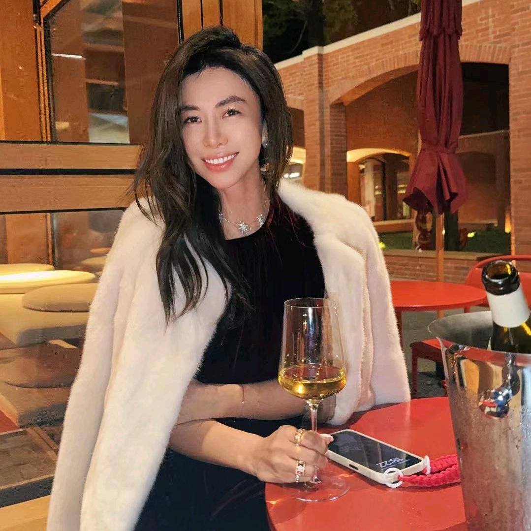 唐老板嘉玲姐BACKATONE服饰