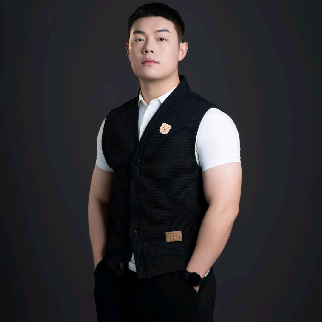 吾悦广场游泳健身-廖星凯