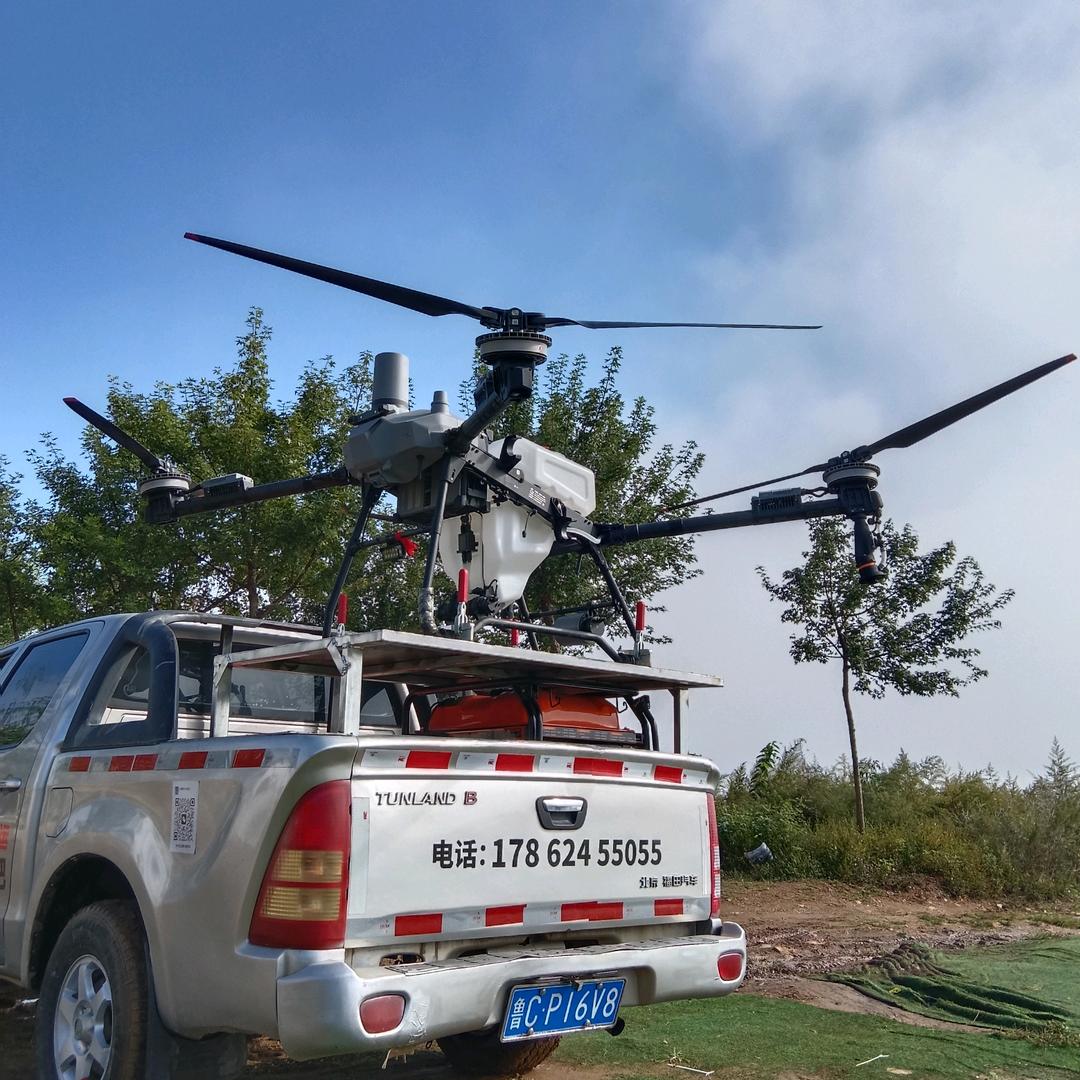 小蜜蜂无人机吊运