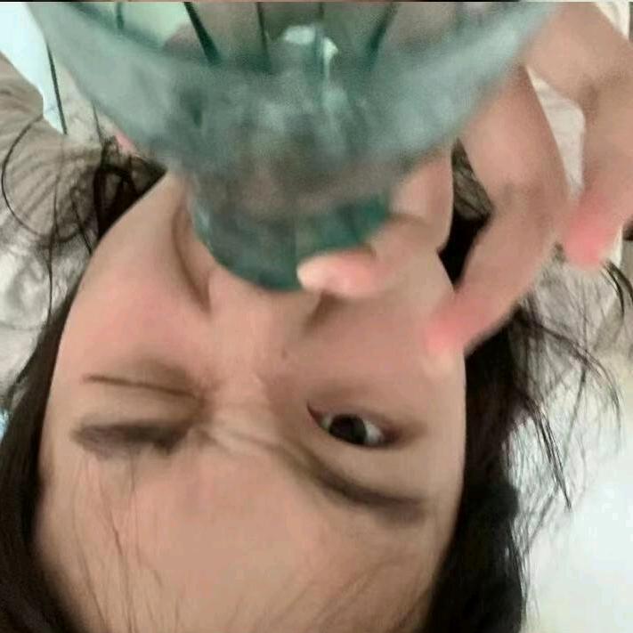 人傻嘴不甜长得不美还没钱.^ω^