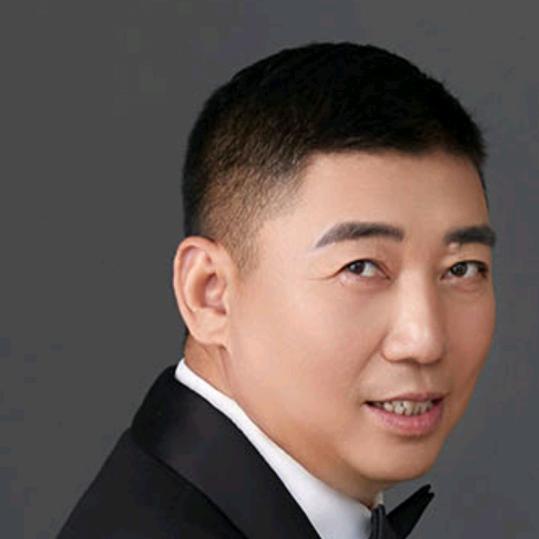 亮哥。