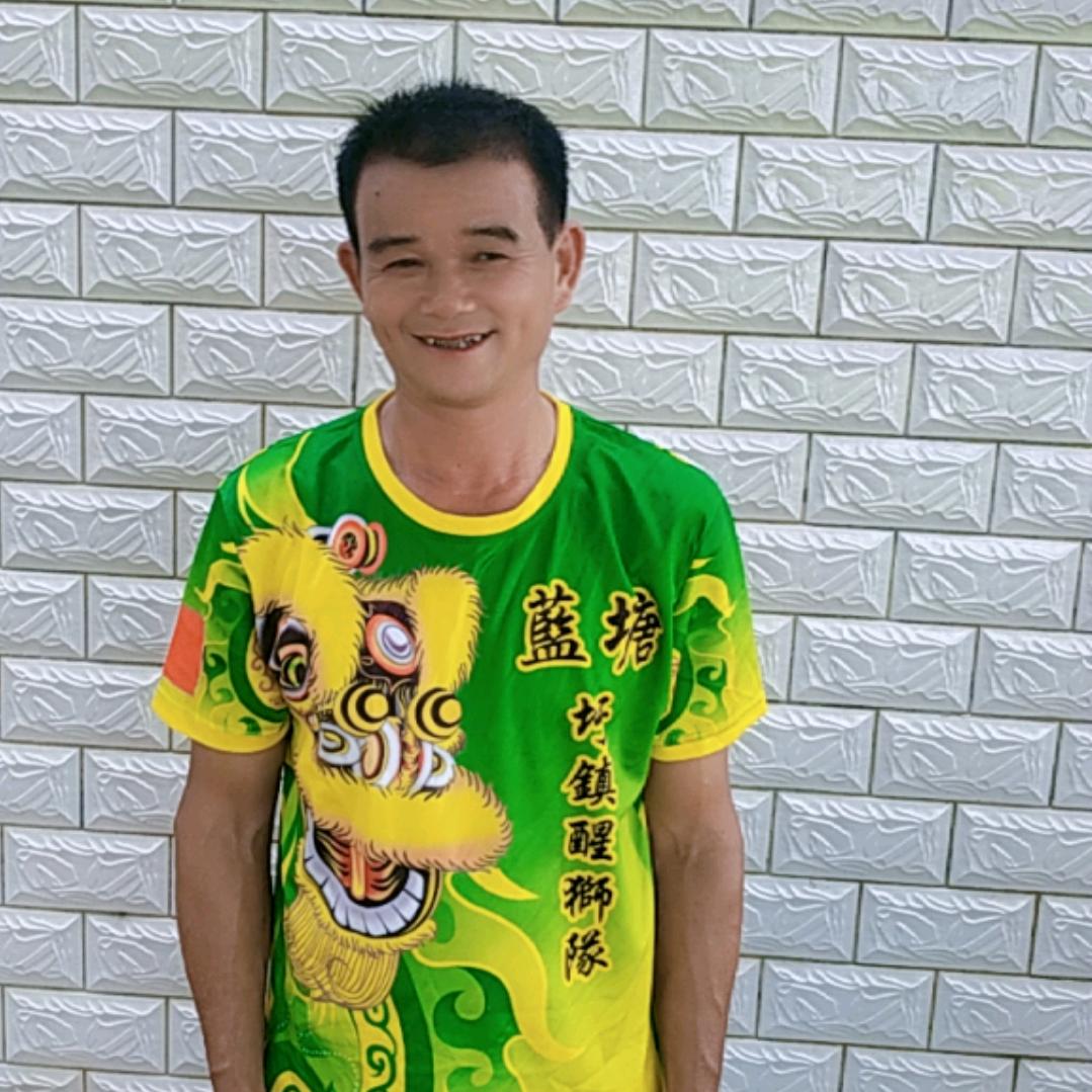 黄育群