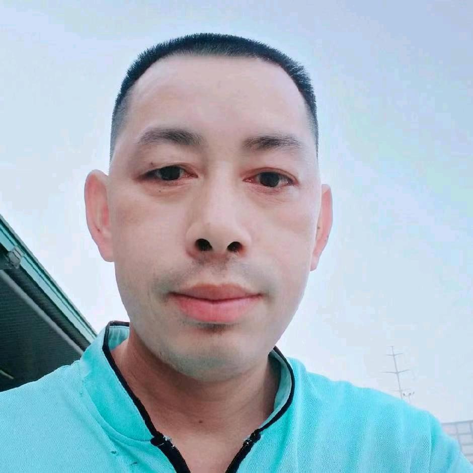 帅哥汉子男人开心快乐连起来