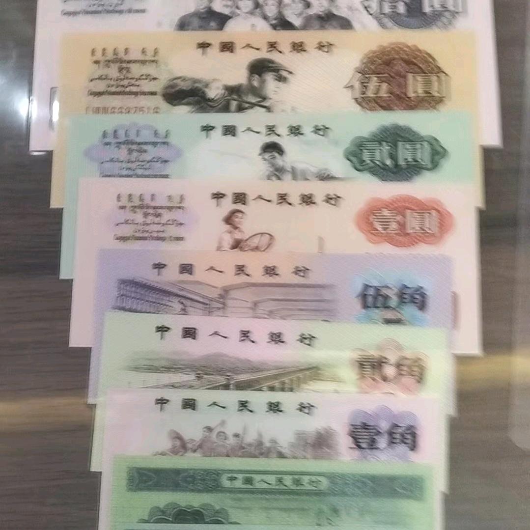 轻颜月下