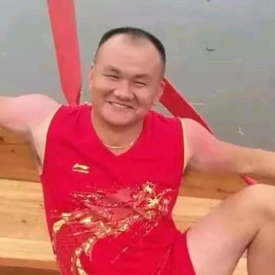 楊    軍