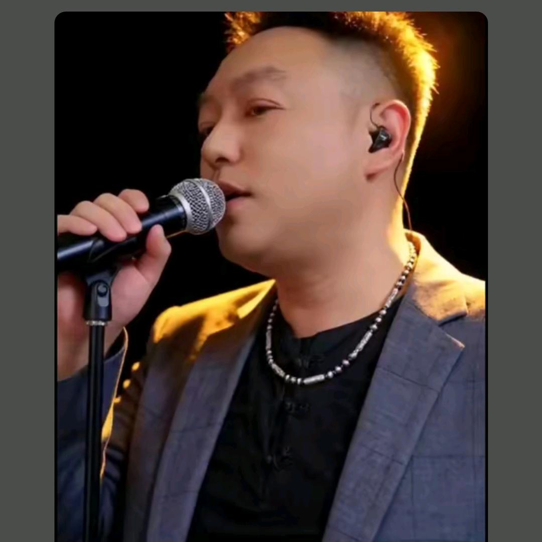 雄鹰翱翔