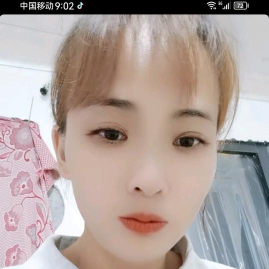 三个孩子单身妈妈。