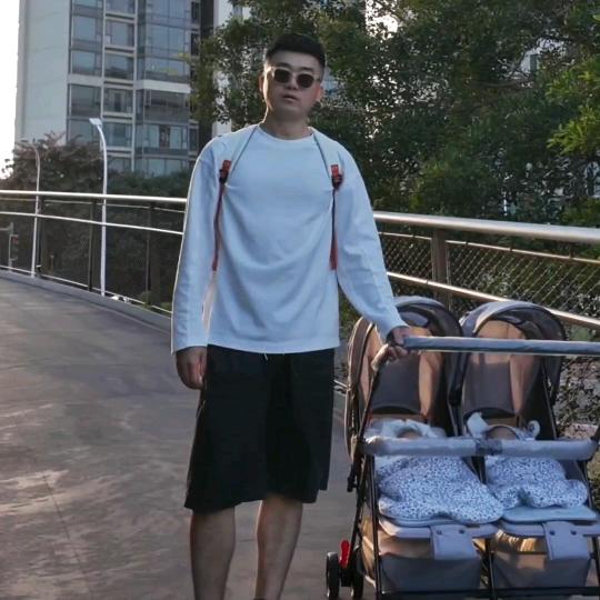 双胞胎宝爸｜麦麦&岁岁