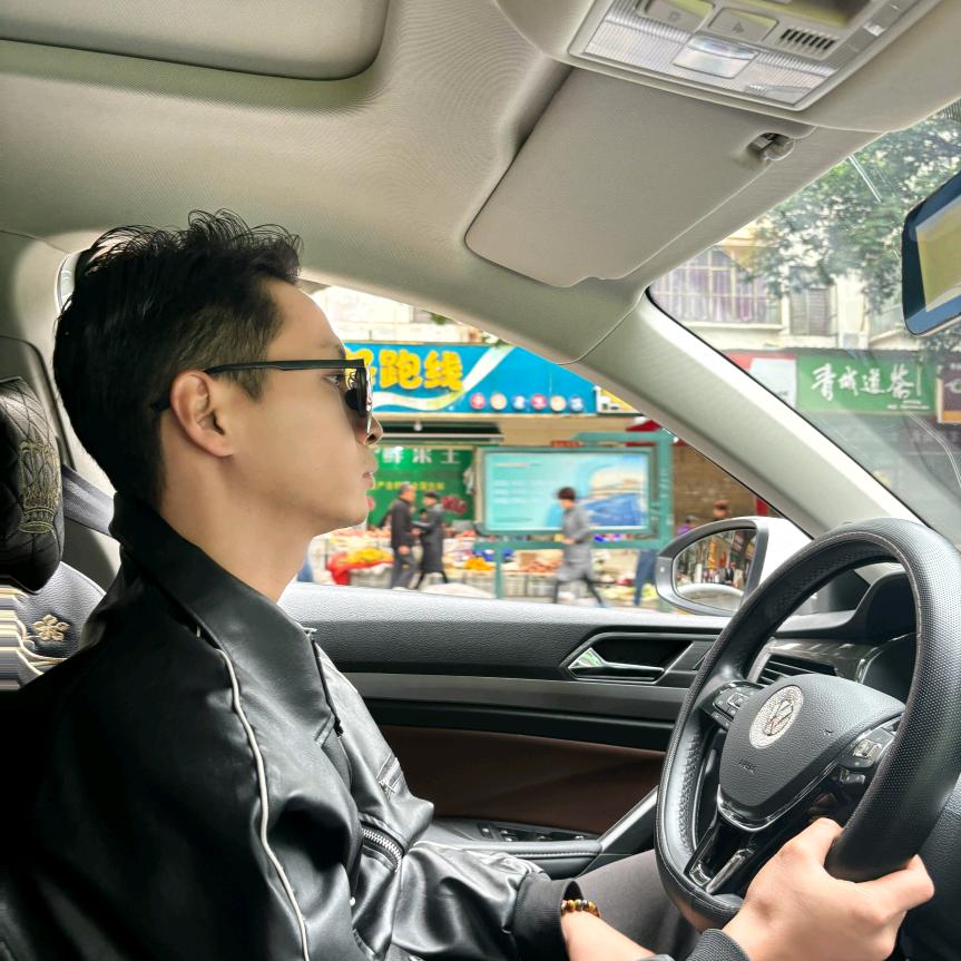 小锅巴(ღˇ◡ˇღ)